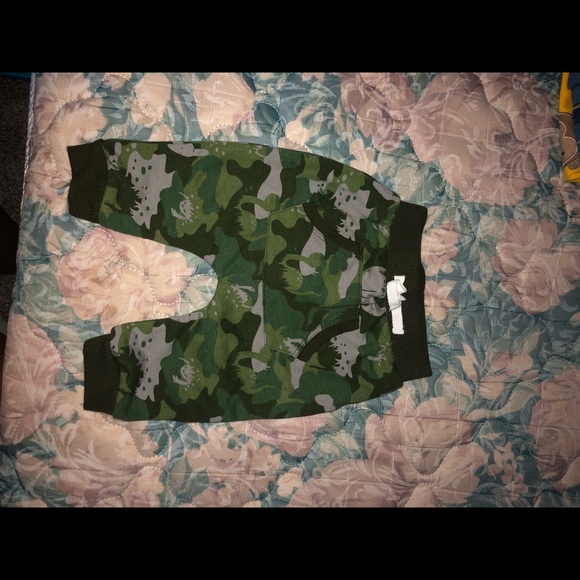 3-6 months & 6 months clothing - Picture 6 of 8